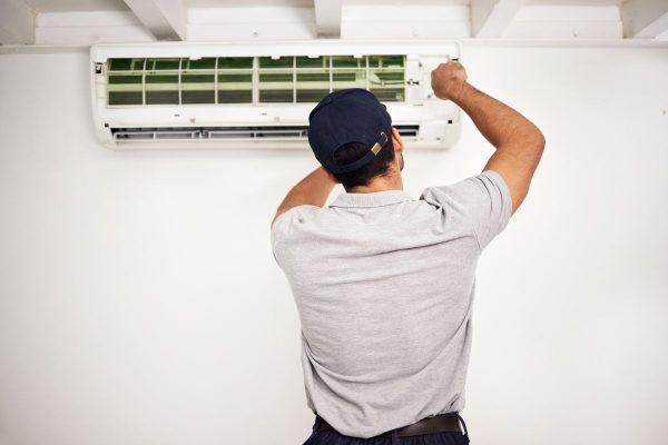 Montaj standard aparate aer conditionat tip split 9 – 12000 BTU - pentru aparatele cu chit inclus in cutia aparatului
